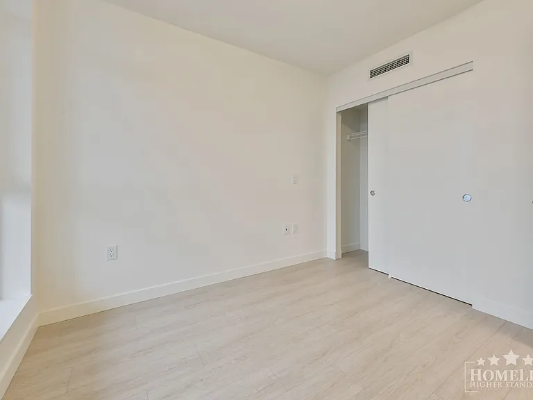 13675 107a Ave #1004 — Photo 13