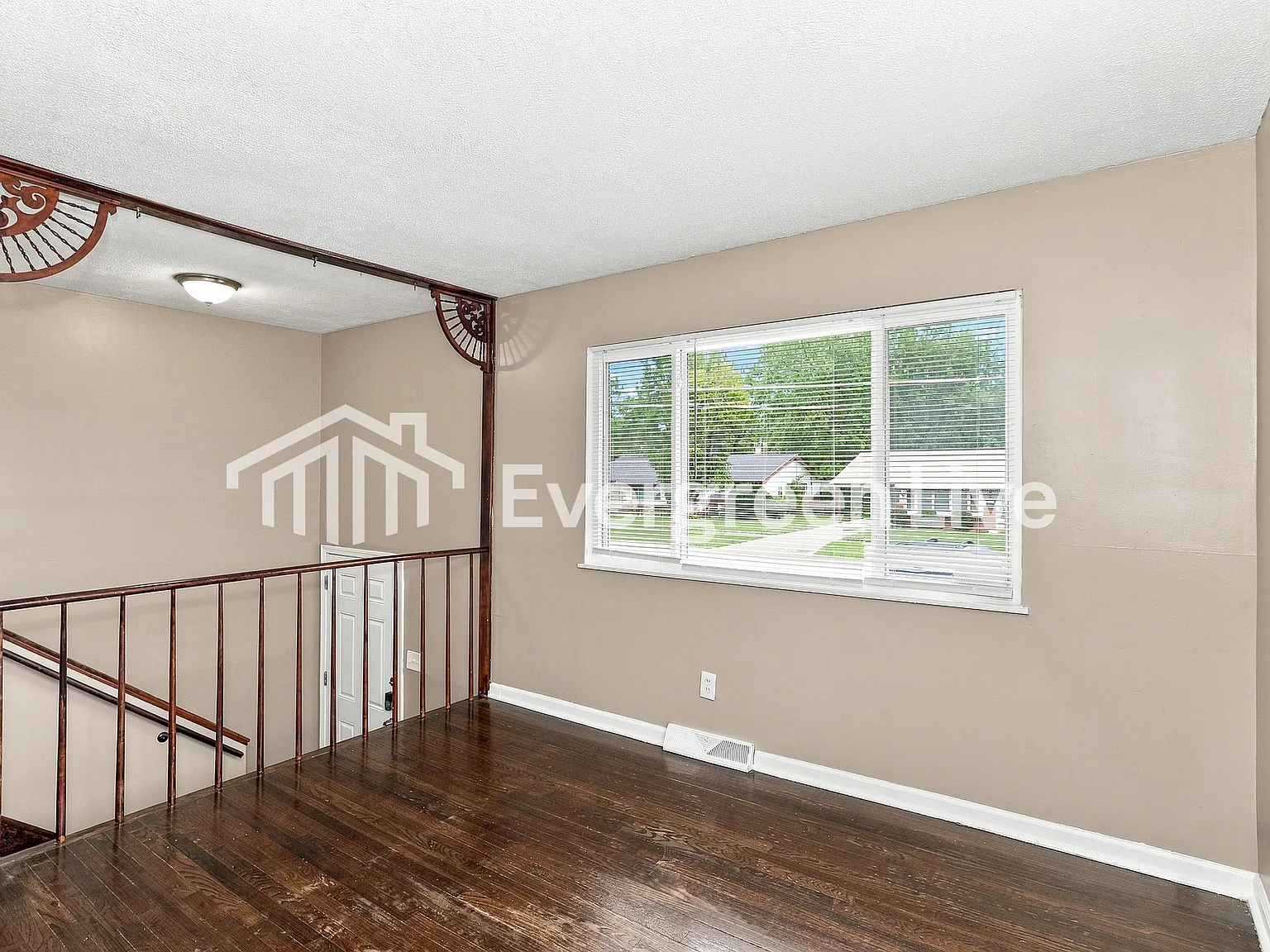 3 bed, 2.0 bath, 1753 sqft, $1,895 — Photo 2