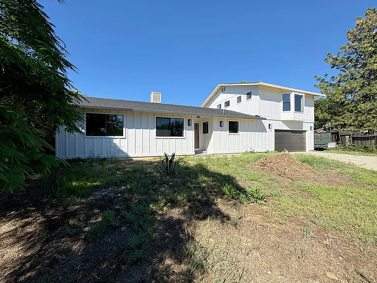 10582 Suzanne Ct — Photo 2