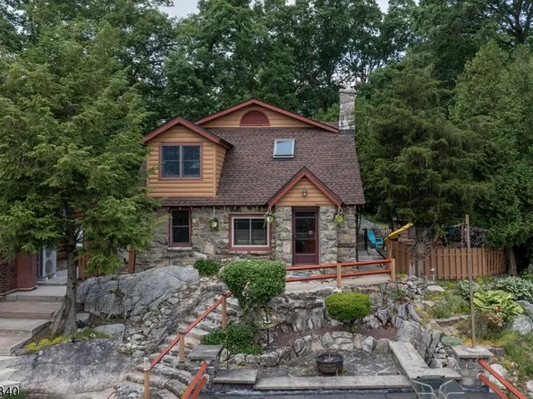 316 Squaw Trl, Hopatcong Boro, NJ 07821