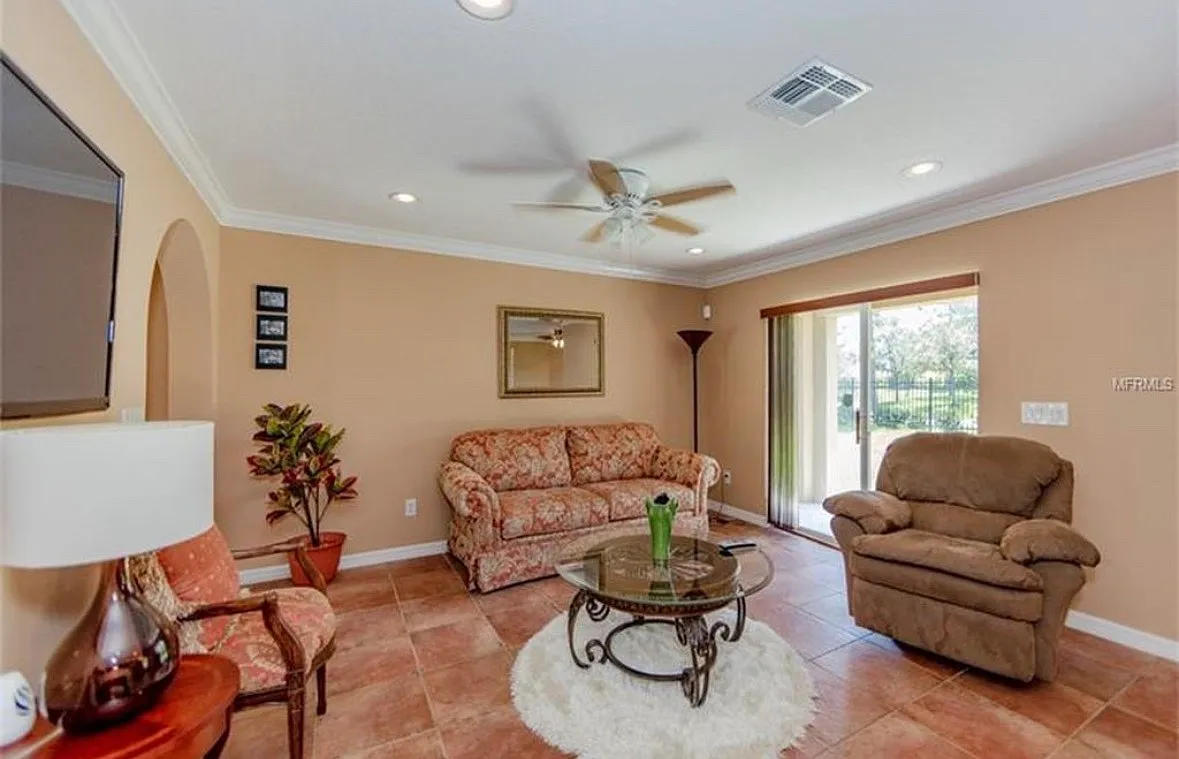 3 bed, 1405 sqft, $1,995 — Photo 3
