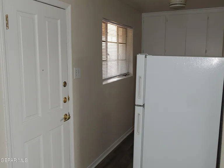 701 W Yandell Dr #8 — Photo 6