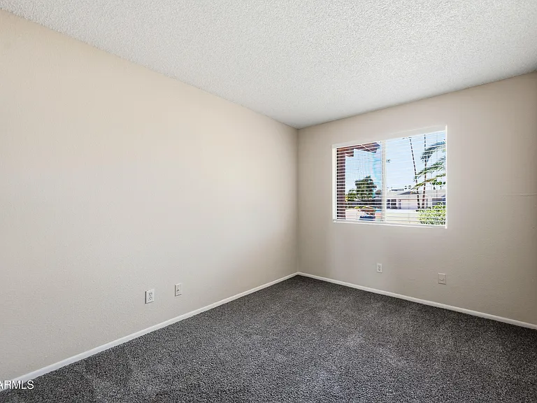 2216 W Straford Dr — Photo 19