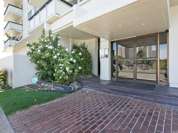 509 University Ave APT 703, Honolulu, HI 96826