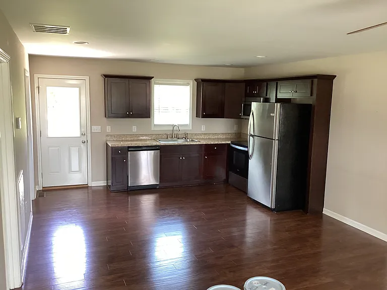 107 Sunset Ave — Photo 5