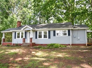125 Indian Oaks Rd, Seneca, SC 29672
