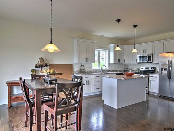 4th image of 471 Morgan Ct