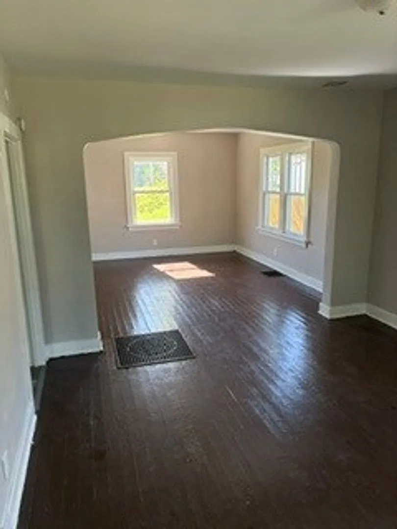 Nice Eastside 4 bedroom With Lots Of Room!! - 2918 Pittsburg — Photo 3