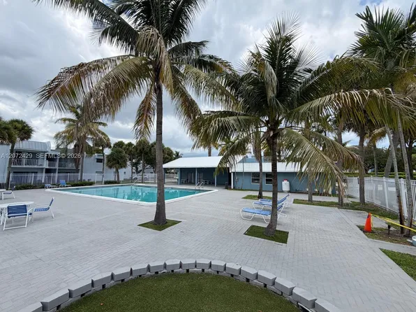 411 Executive Center Dr APT 109, West Palm Beach, FL 33401