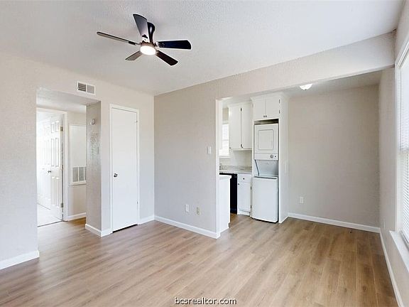 5th image of 806 Oran Cir APT F