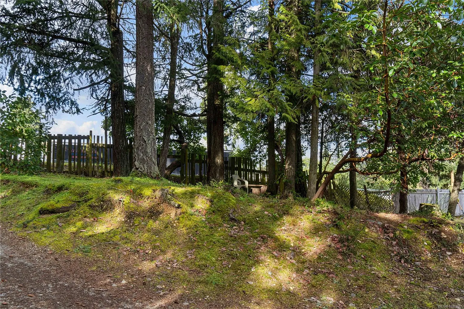 992 Allenby Rd photo 1