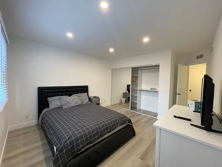 5414 Newcastle Ave #26 — Photo 16