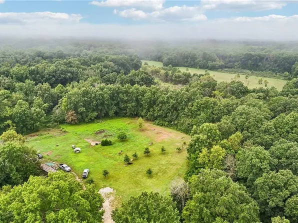 10204 Campbell Rd, Green Ridge, MO 65332