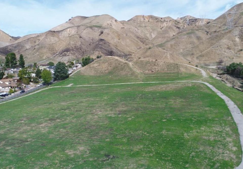 11326 Wheatland Ave, Sylmar, CA 91342 | Zillow
