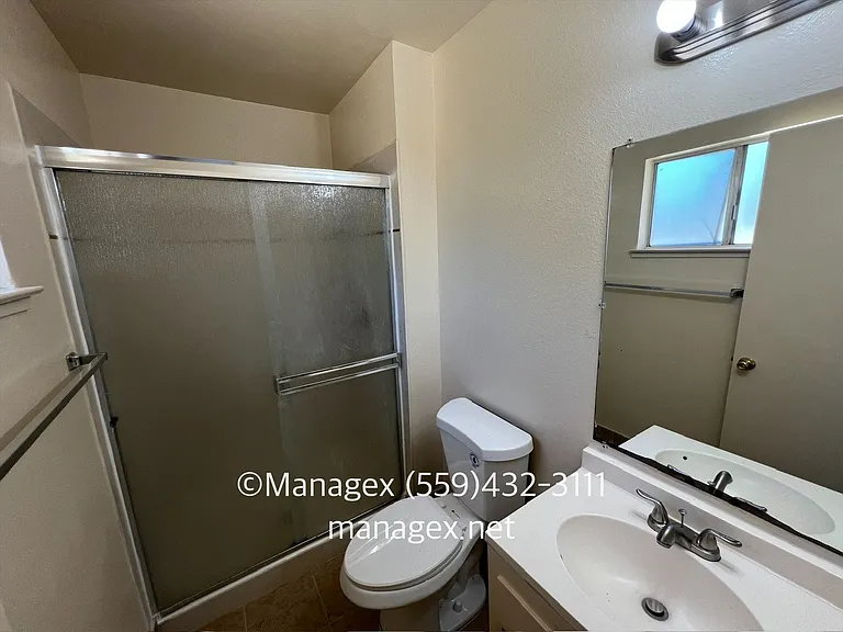 1828 W Gettysburg Ave — Photo 6