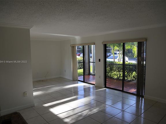5th image of 935 NE 199th St APT 104-16