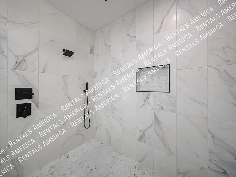 2418 E Amelia Ave — Photo 44