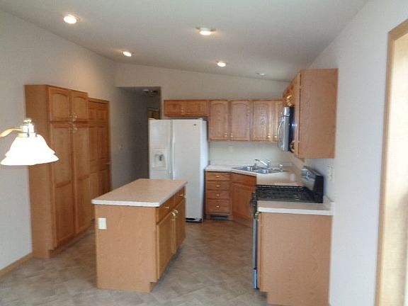 3rd image of 343 Bridgewood Dr