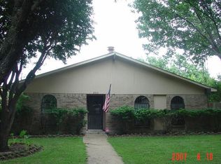 2802 Lindbergh Dr, Dallas, TX 75228