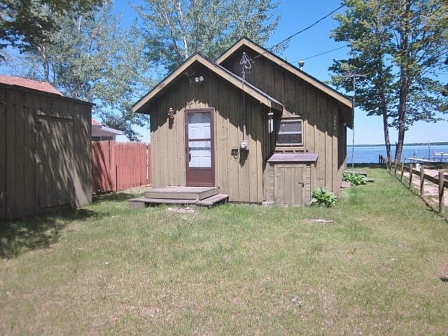 1st image of 328B Devonshire Dr