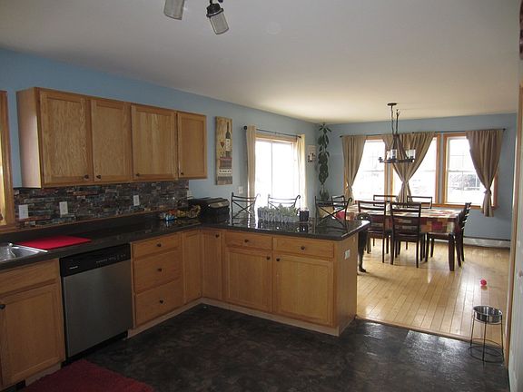 4th image of 21 Joann Ln