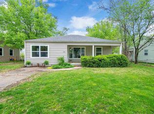 518 E 10th Ave, Belle Plaine, KS 67013