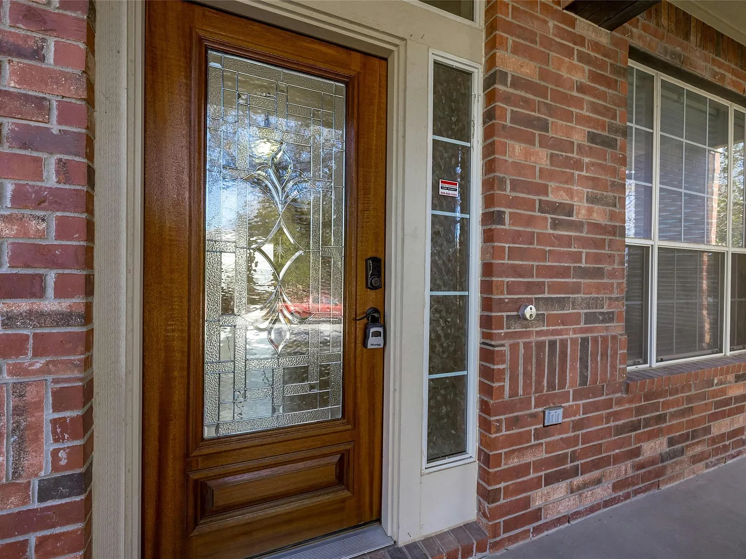 3 bed, 2.5 bath, 2327 sqft, $2,299 — Photo 3