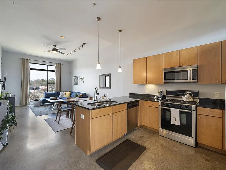2525 S Lamar Blvd #304 — Photo 9