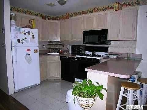 4th image of 2919 Martin Ct