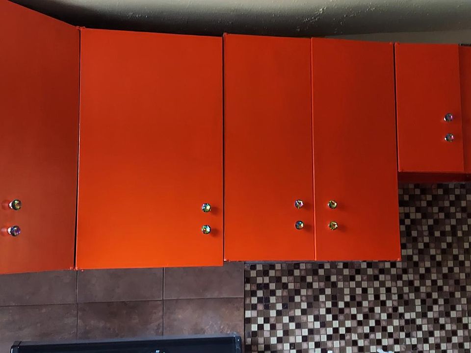 Kitchen has just been updates ceramicfloors in the kitchen Bright lively color makes this kitchen look inviting and conformable to created the perfect meal.