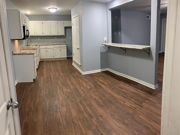 Open kitchen with bar top