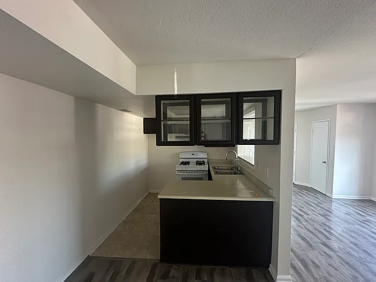 413 W Glenoaks Blvd #8 — Photo 7