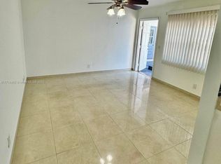 30 SE 4th Ave APT 116, Hallandale, FL 33009