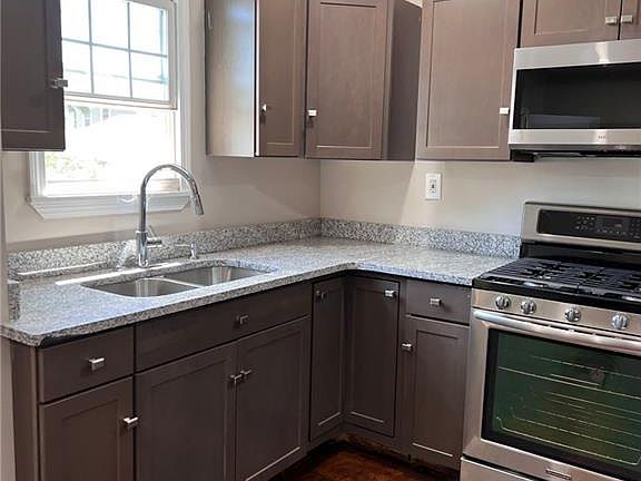 4th image of 120 Wendell St