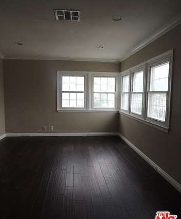 3rd image of 824 W 98th St