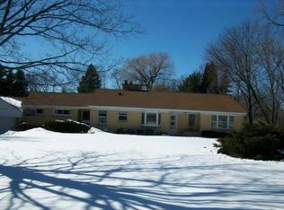 1565 Hickory Hill Ln, Brookfield, WI 53045