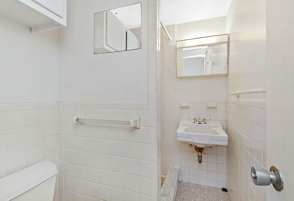 5th image of 287 Harvard St Ste 2