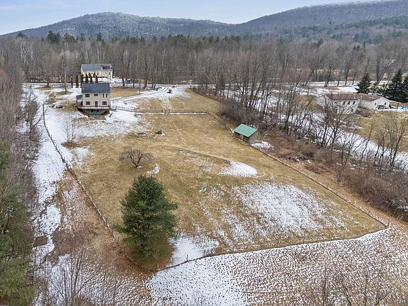 4th image of 815 Hardscrabble Road