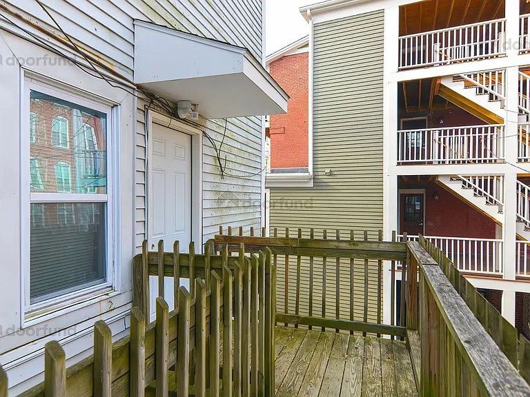 28 Prescott St #6 — Photo 9
