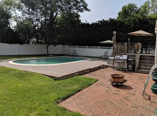 3 Greenacre Ct, Syosset, NY 11791