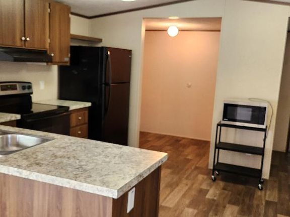 4th image of 4104 Hollis Ave