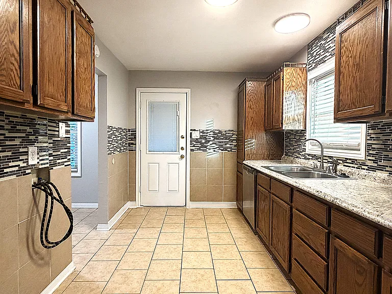 515 Blake St — Photo 11