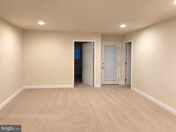 3rd image of 8901 Singleleaf Cir