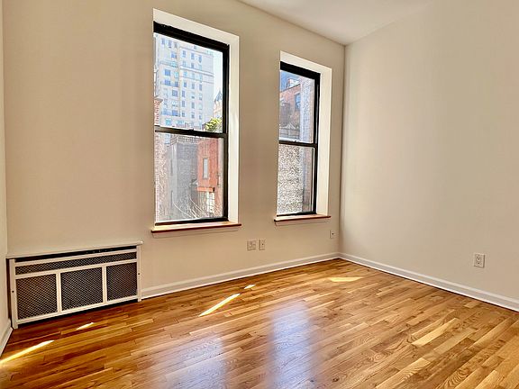 4th image of 34 W 75th St APT 2R
