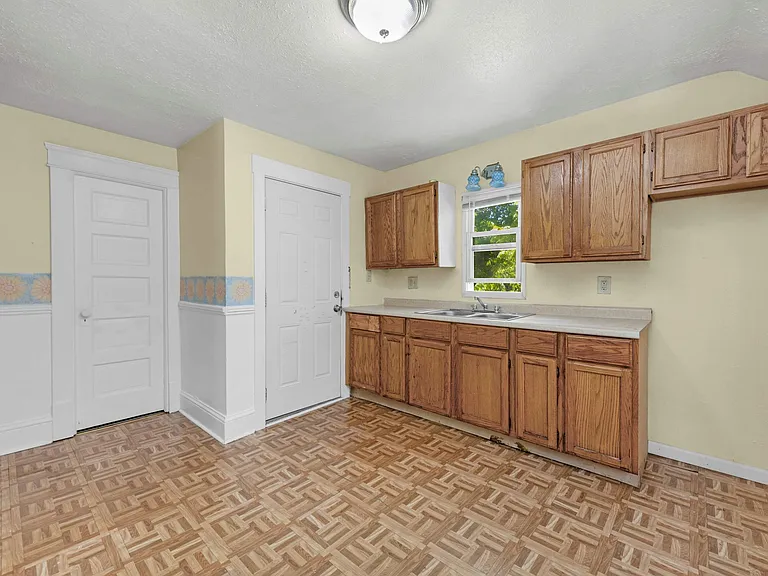 4125 Bucyrus Ave #2 — Photo 9