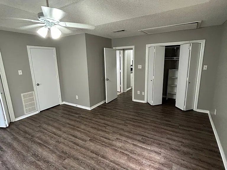 404 Jordan Ln — Photo 7