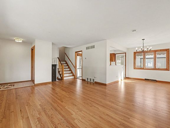 3rd image of 117 N Mayfair Pl