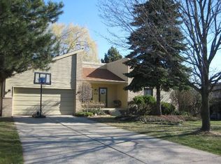 7570 Whithorn Ct, West Bloomfield, MI 48322
