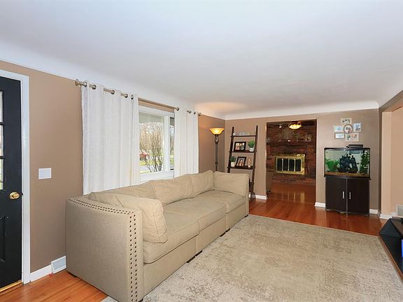 3rd image of 1221 Teakwood Dr