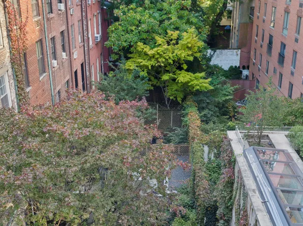 458 West 20th Street image 2 of 8